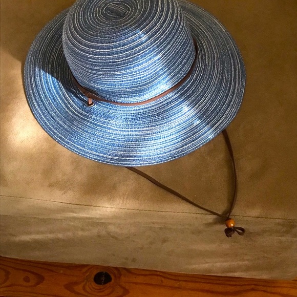 Eddie Bauer Women’s packable sun hat. - Picture 2 of 5